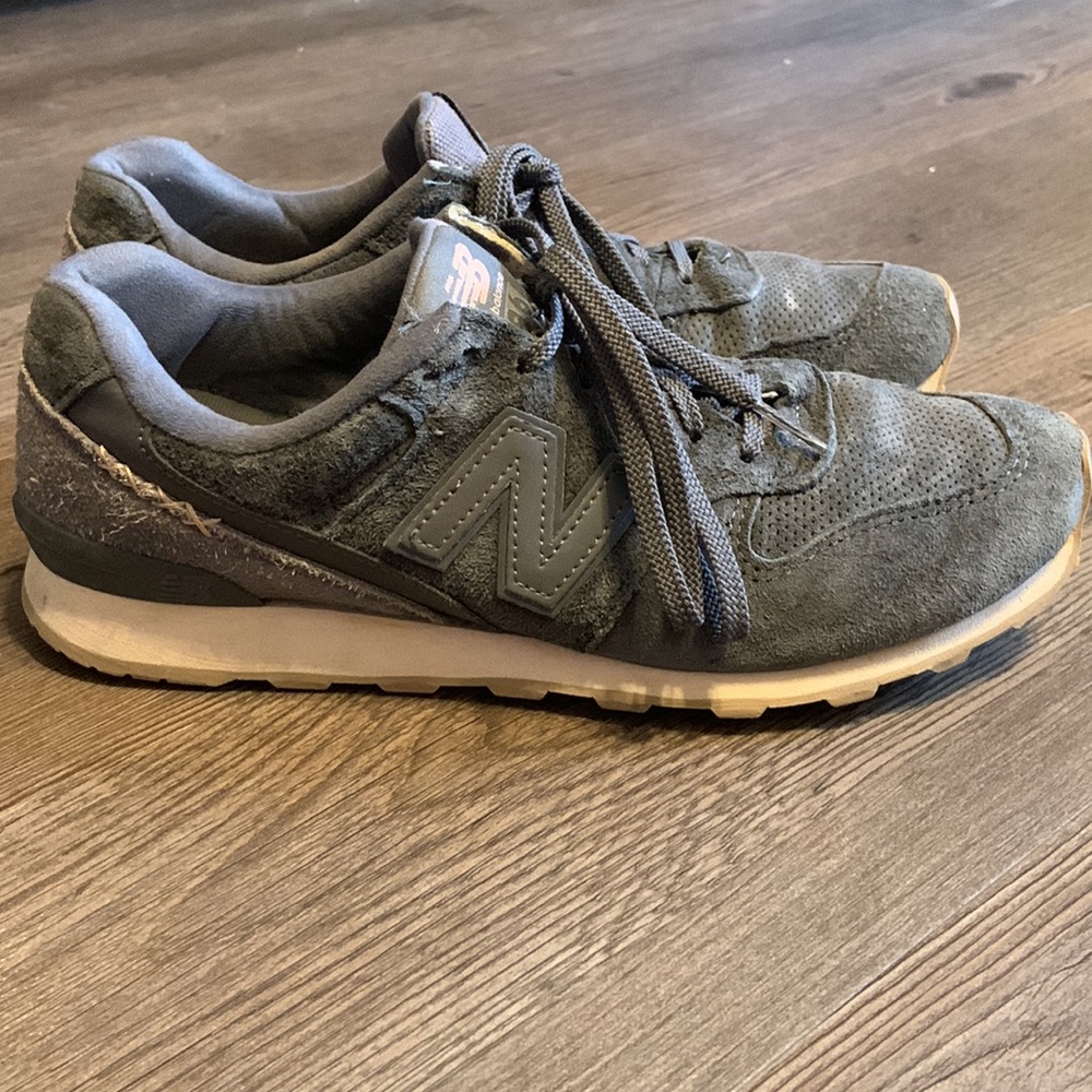 WOMEN’S NEW BALANCE 696 SNEAKERS/TENNIS SHOES